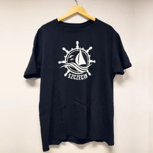 Koszulka bawełniana T-shirt granatowa z nadrukiem – ster, żaglowiec i napis Szczecin.